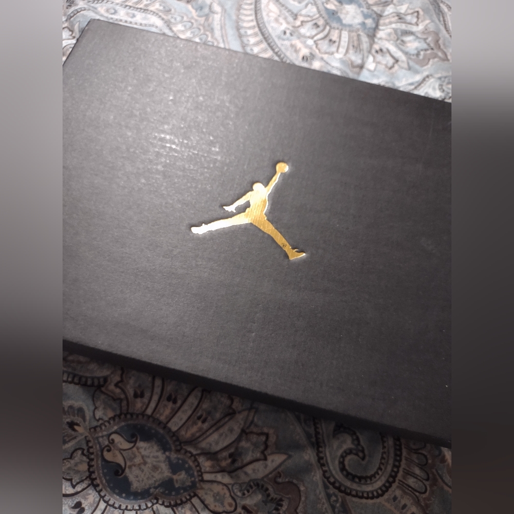 Jordan 1 Mid Reverse Chicago